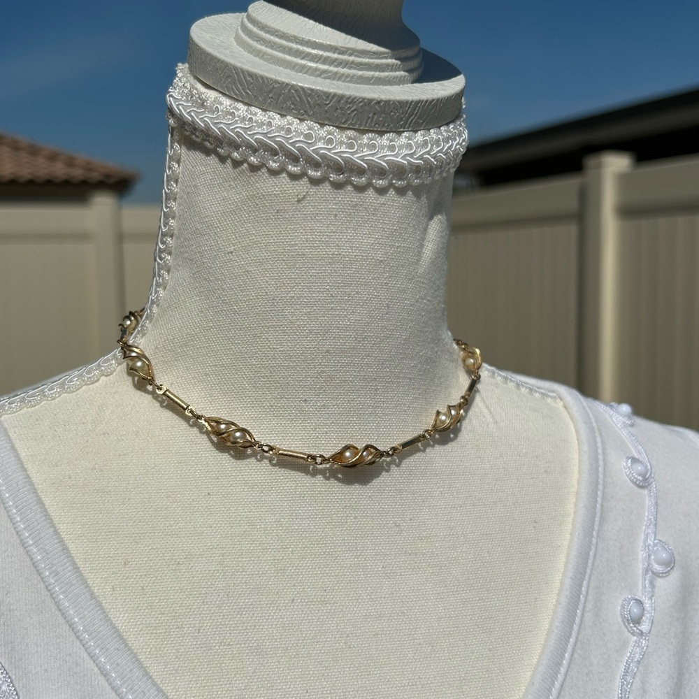 Elegant Gold toned Women's Necklace has flaws